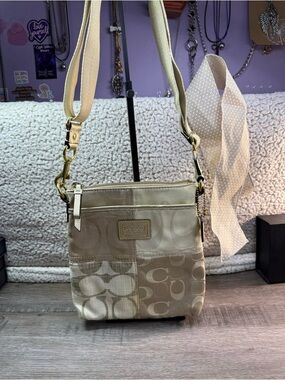 Y2K Coach Neutral Patchwork Signature Crossbody 💼 Bag
